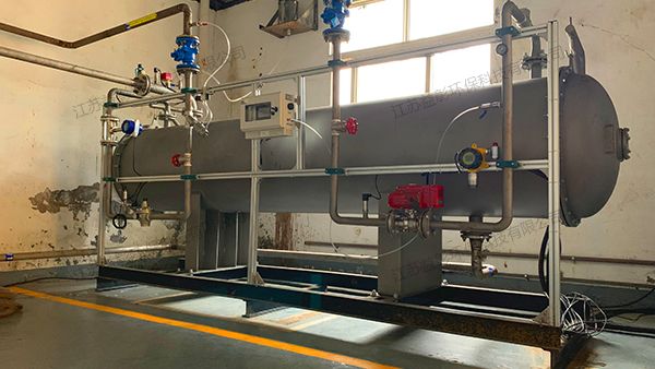 工業(yè)廢水處理現(xiàn)場